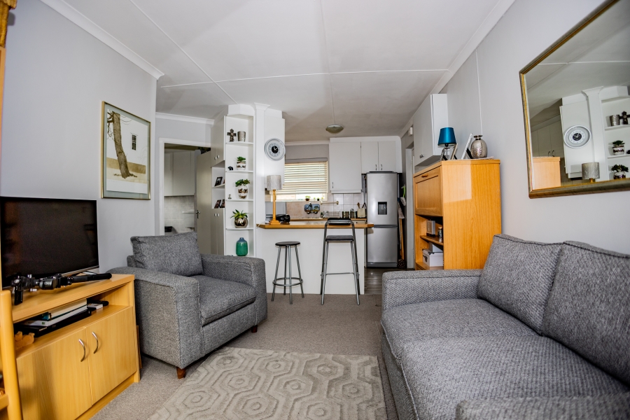 1 Bedroom Property for Sale in Oakglen Western Cape